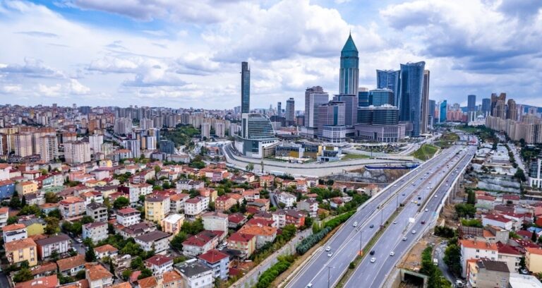 istanbulda-konut-balonu-sisiyor-bazi-ilcelerde-fiyatlar-15-milyonu-asti-1MGfnU27.jpg