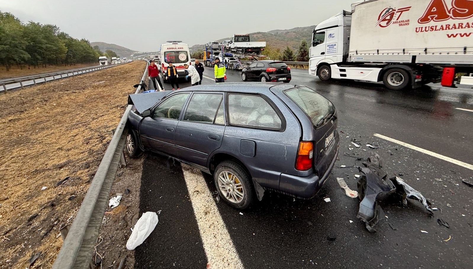 anadolu otoyolundaki kazalarda 2 kisi oldu 15 kisi yaralandi 9mdhjhJe
