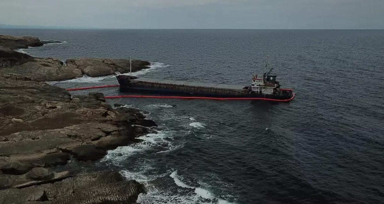 dev kuru yuk gemisi karaya oturdu mOJ5i8bu