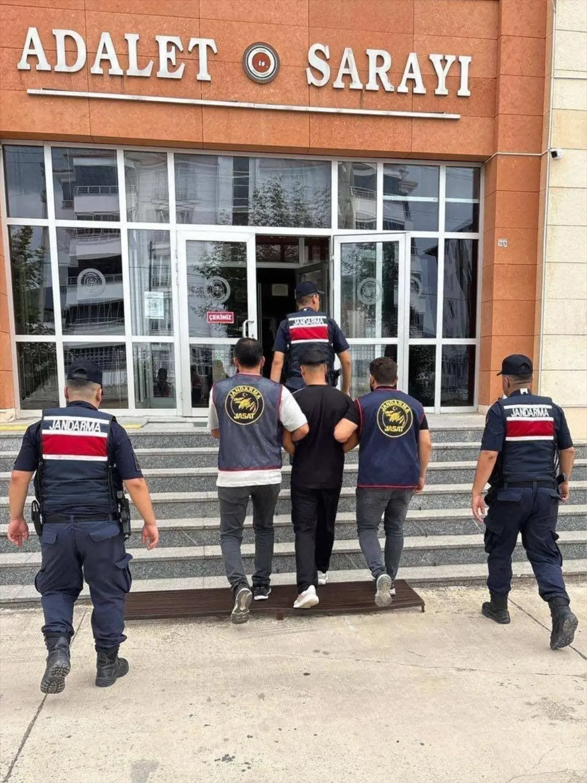 firari hukumlu yakalandi 8OaGaR9H