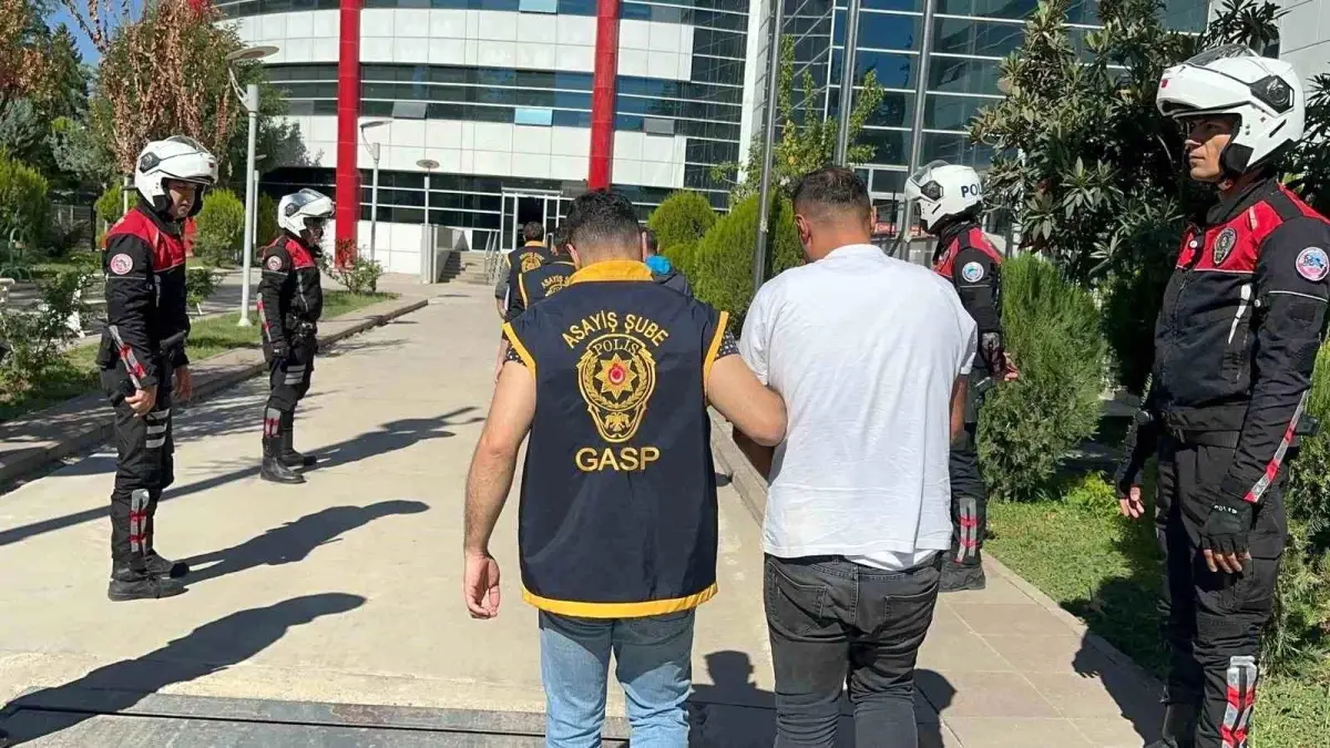 adiyamanda silahli kavga sonrasi adliye onunde gerginlik 3 gozalti iABIKSWZ