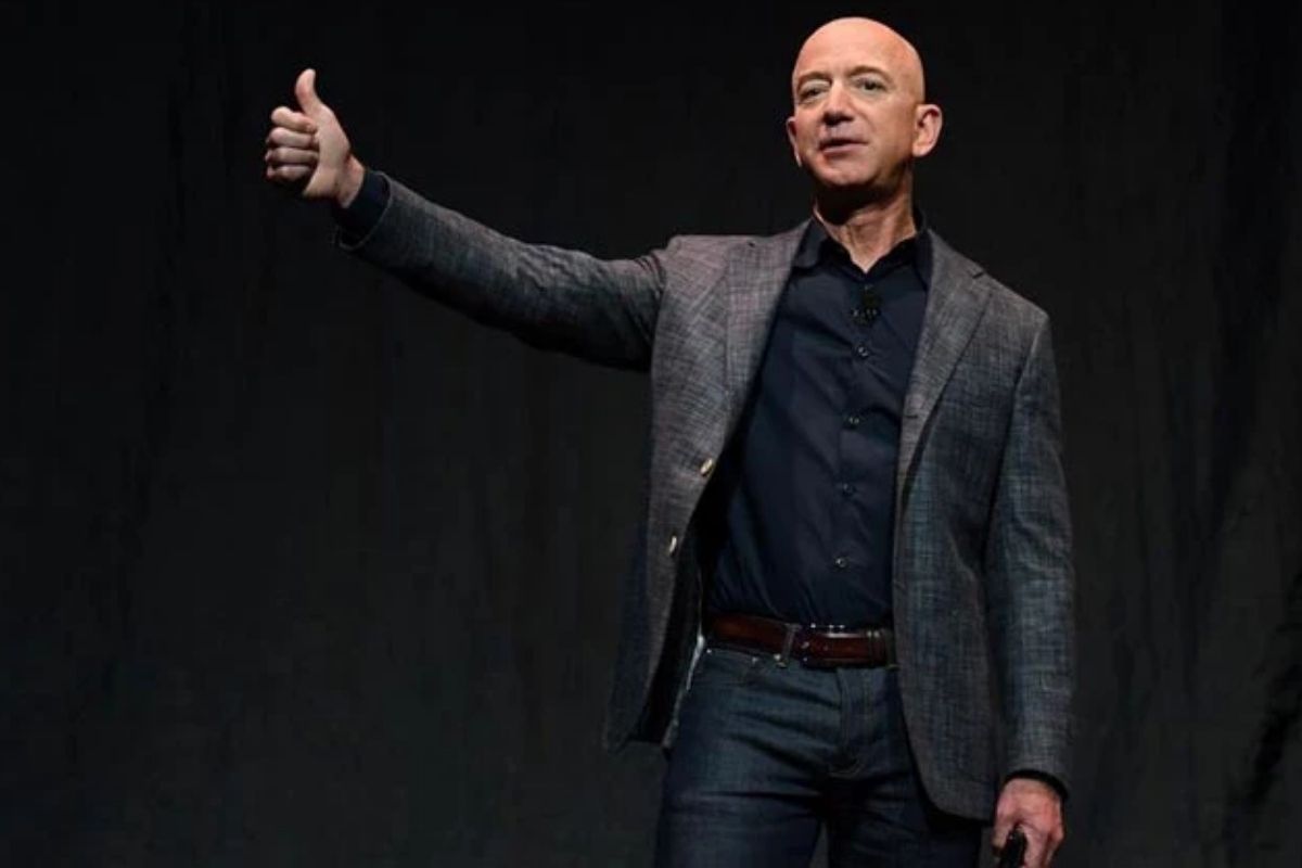amazonun hisseleri beklentilerin uzerinde yukseldi ve jeff bezosun serveti bir gunde 24 milyar dolar artti OAtHfJuc.jpg