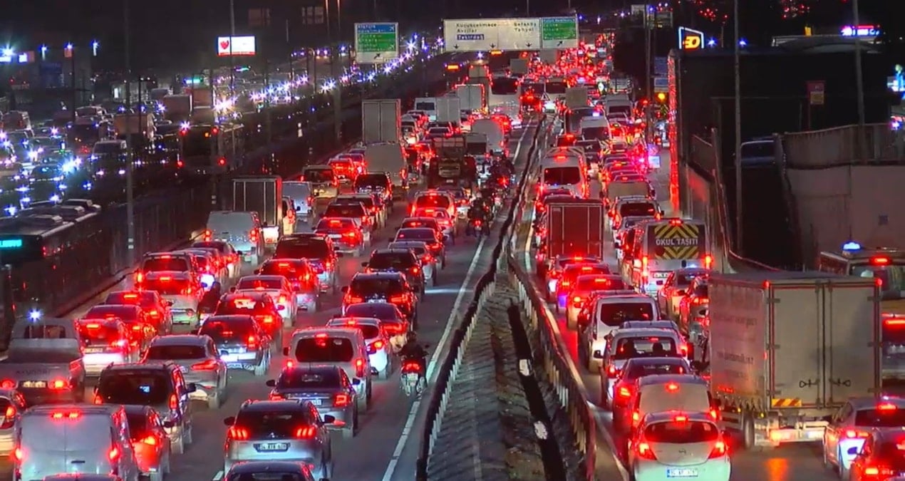 Trafiğe kaydı yapılan araç sayısı ekimde 178 bin oldu