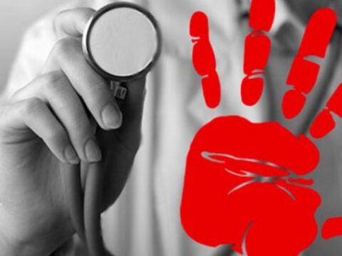 72 hasta muayene eden doktora randevusuz hasta şiddeti