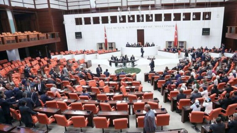 ekonomi-ve-siyaset-gundemi-30-nisan-2026-zIXzeg9W