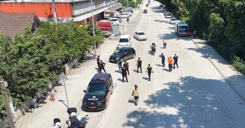 Tatbikatta korkan cocuklara polis sefkati J8TFylPR