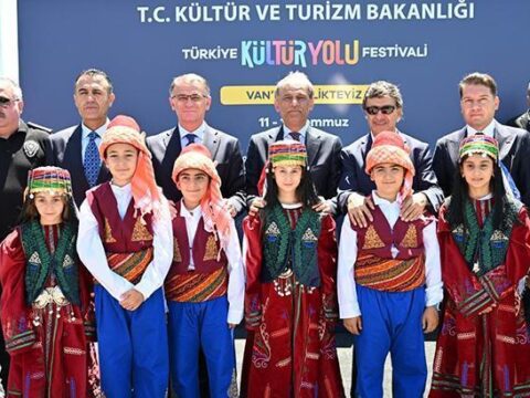 Vanda 9 gun surecek kultur sanat ve lezzet soleni basladi qm3sHZDM